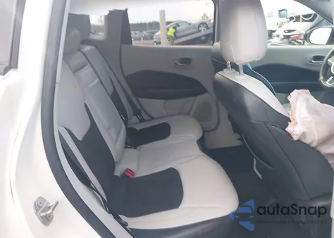 2018 Jeep Compass Latitude 4X4 из США, поврежденный, VIN 3C4NJDBB6JT391118